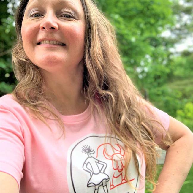 Woman wearing the iconic Fearless Girl T-shirt